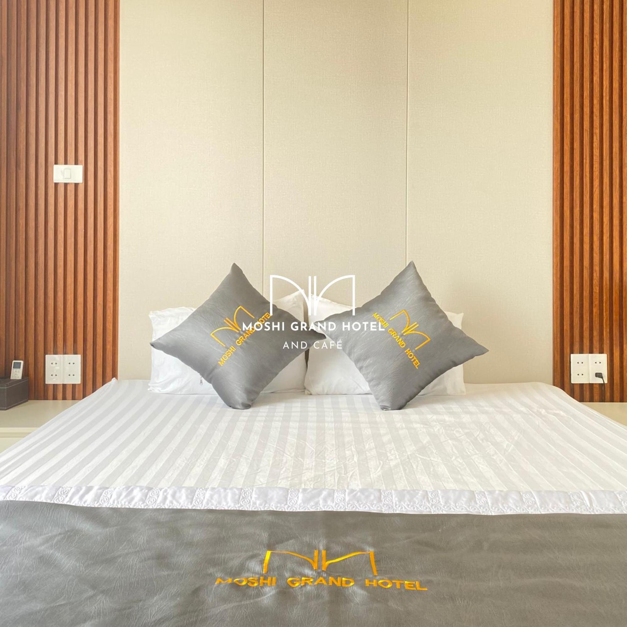 סאם סון Moshi Grand Hotel מראה חיצוני תמונה