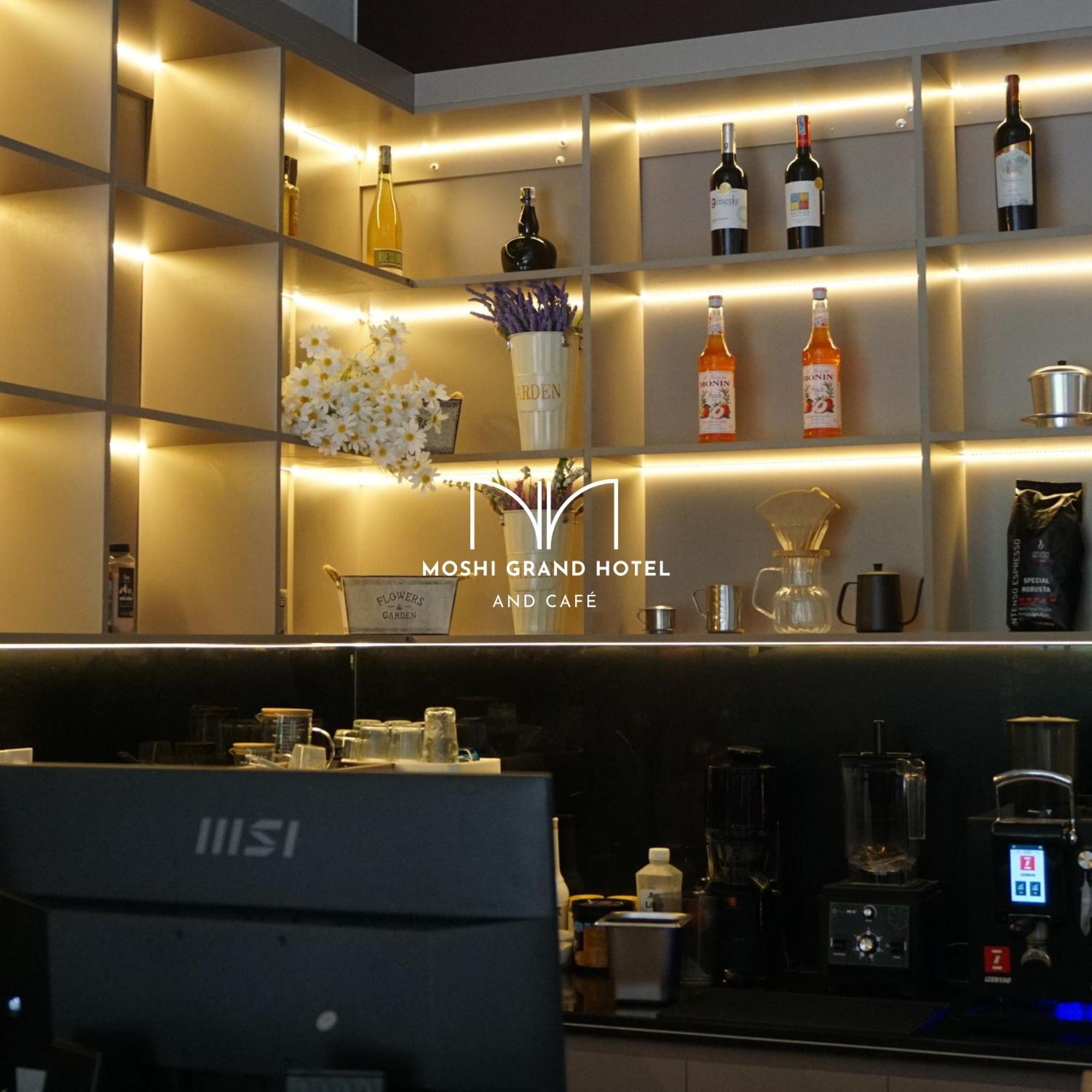 סאם סון Moshi Grand Hotel מראה חיצוני תמונה